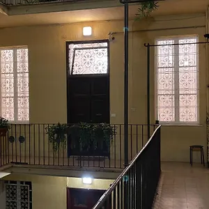 https://domus-alfieri-al-colosseo.it-romehotels.com
